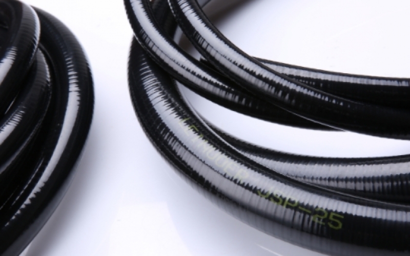 食品機械頻繁清潔，什么軟管耐沖又耐腐蝕？